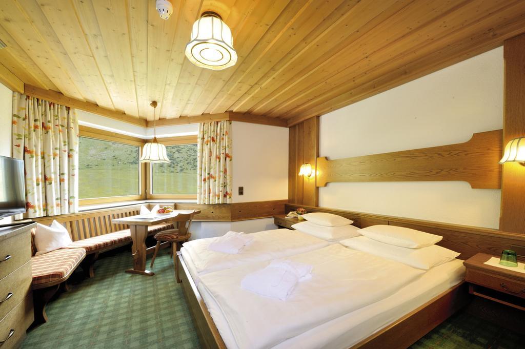 Alpenhotel Tirol Galtür Esterno foto